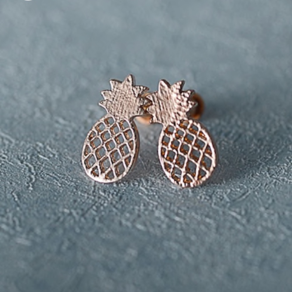 Rose gold pineapple earrings 🍍💚